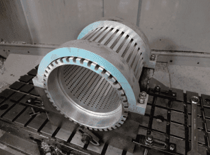 Figure 3 Improved front horizontal boring clamping method